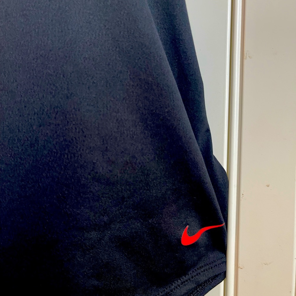 Nike Just Do It Dri-fit, Loose Fit Black, Red, and White Workout Top Size M - Picture 7 of 8